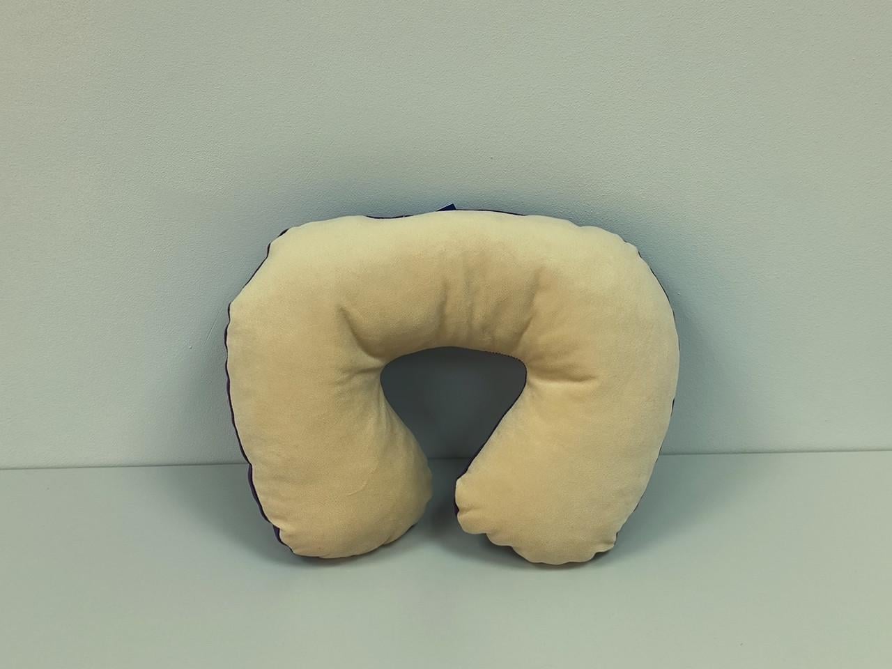 Подушка для путешествий Рогалик из велюра 25x35 см Бежевый (2229907662)