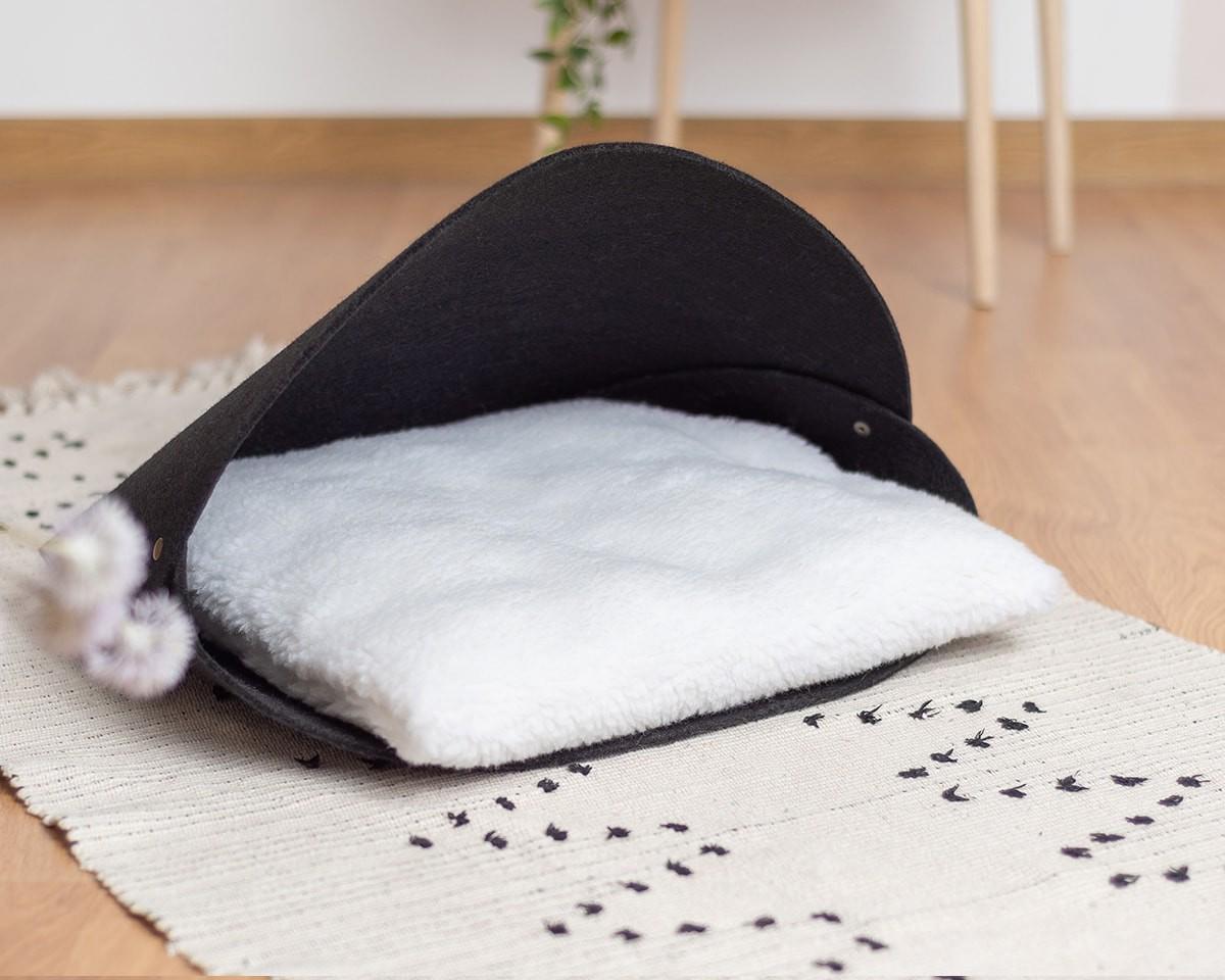 Лежак для кота MYRR Black pearl из войлока 40х50 см Черный