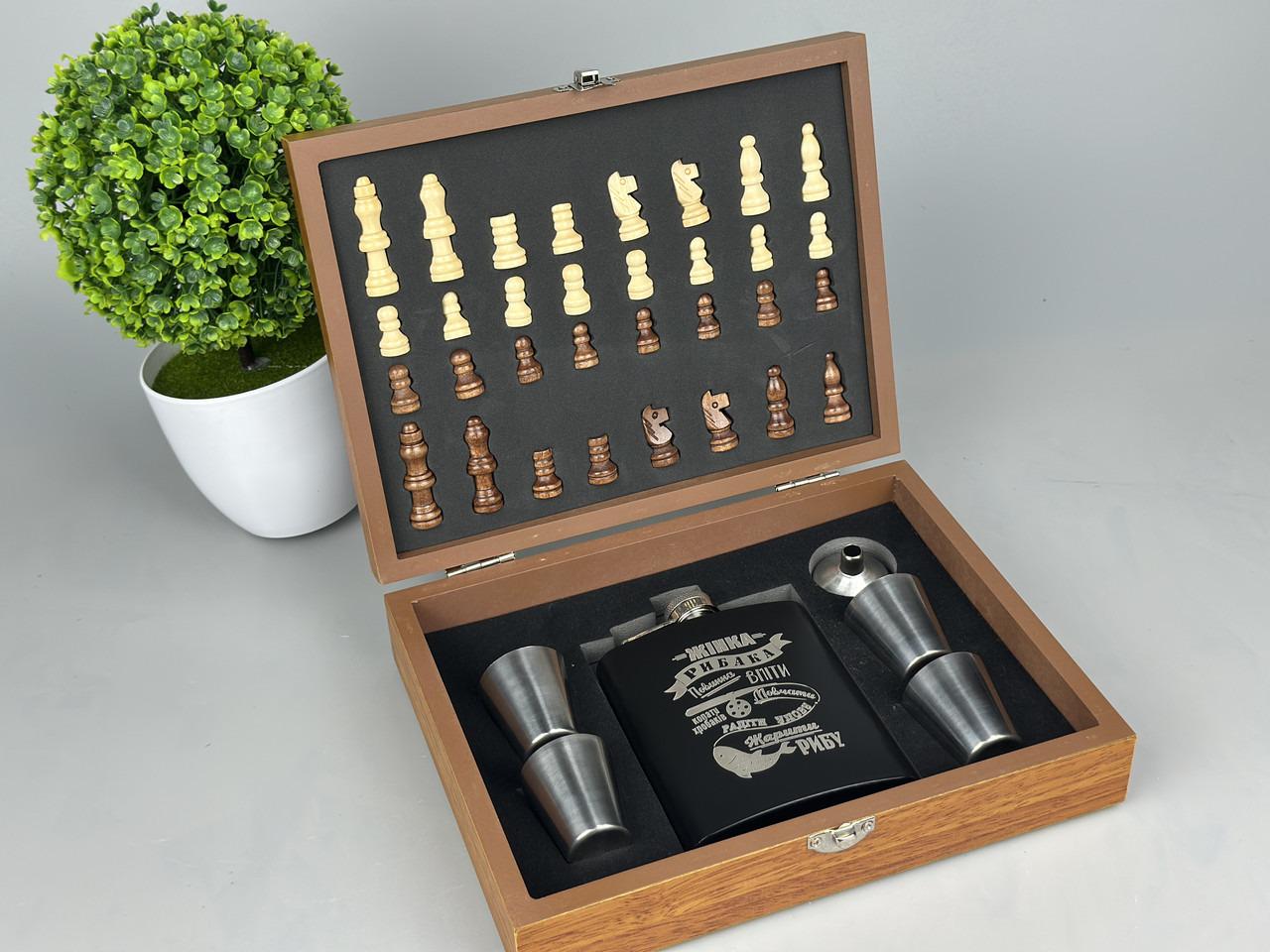 Набор шахматы и фляга "Жінка рибака" из нержавейки фляга/рюмки 265 мл (61136 R7) - фото 5