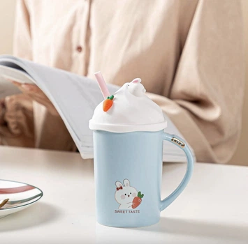 Кружка фарфоровая Sweet Taste с силиконовой крышкой и трубочкой 400 мл Голубой (RO02777)