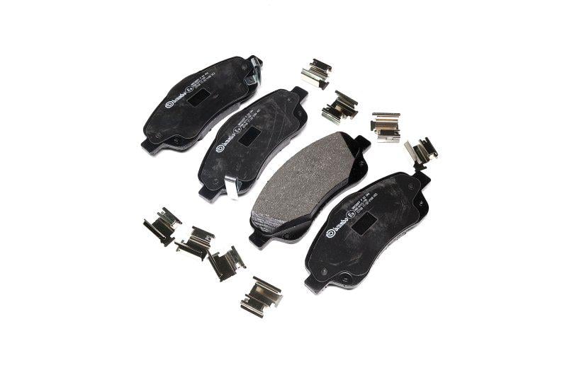 Тормозные колодки дисковые BREMBO для Toyota Avensis t25 Corolla v передние (P83046)