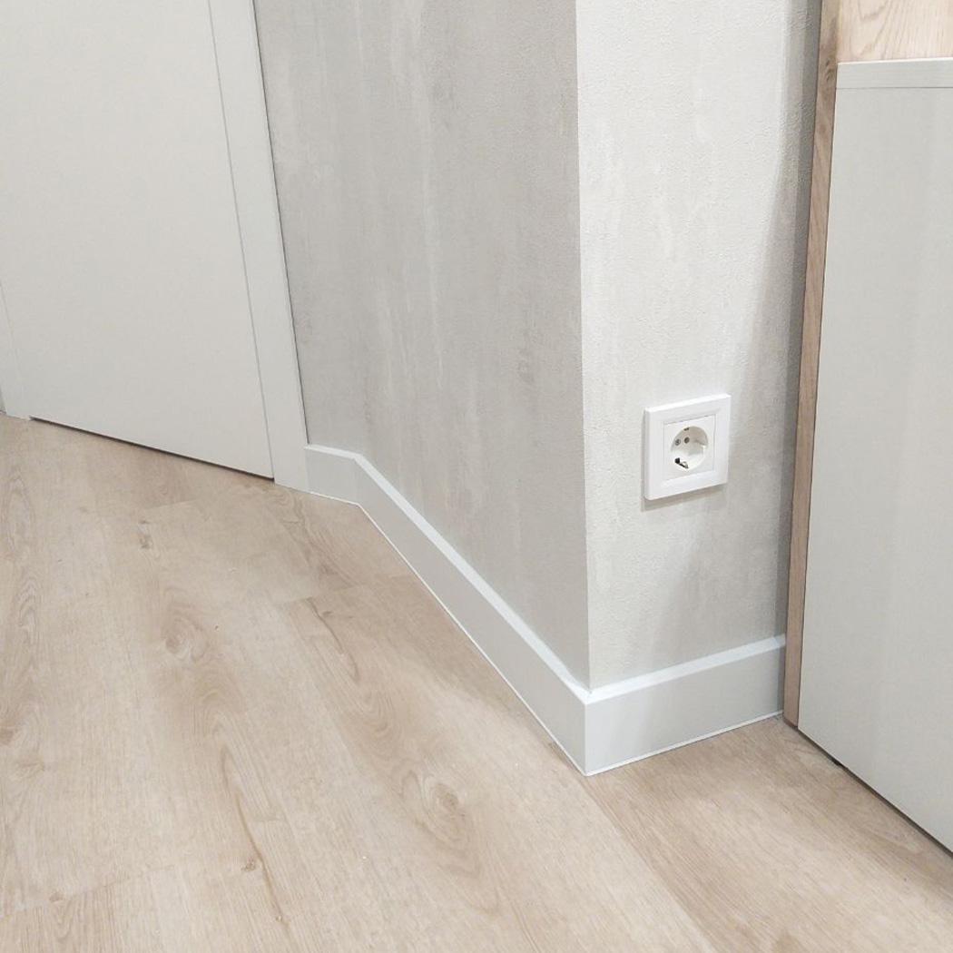 Плінтус Doellken Cubu flex life 9003 80 мм 2,5 м Сніжно-білий