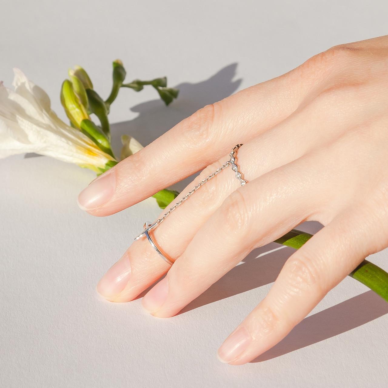 Кольцо серебряное фаланговое Двухслойное с цепочкой и каменными акцентами р. 18