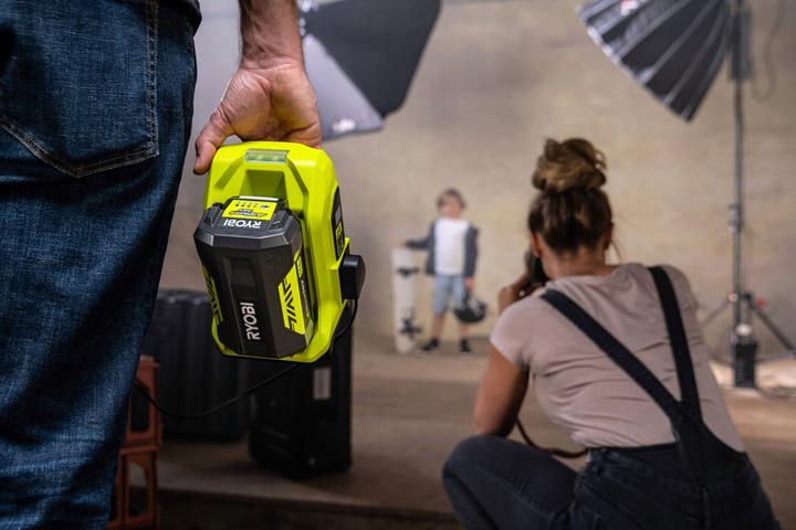 Інвертор напруги акумуляторний RYOBI RY36BI300A-0 MAX POWER 36В 220В 300 Вт/500 Вт пікова без АКБ та ЗП - фото 7