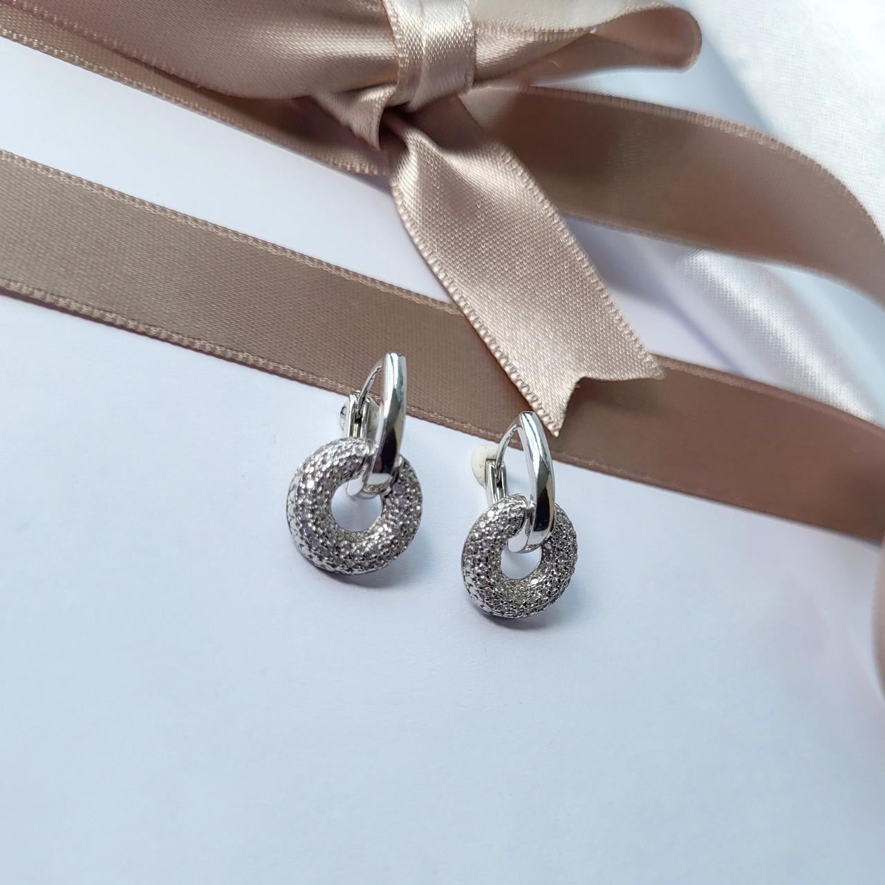 Серьги с подвеской Круг с белыми камнями серебро 925 пробы 3,40 г (5149р) Серьги с подвеской Круг с белыми камнями серебро 925 пробы 3,40 г (5149р)
