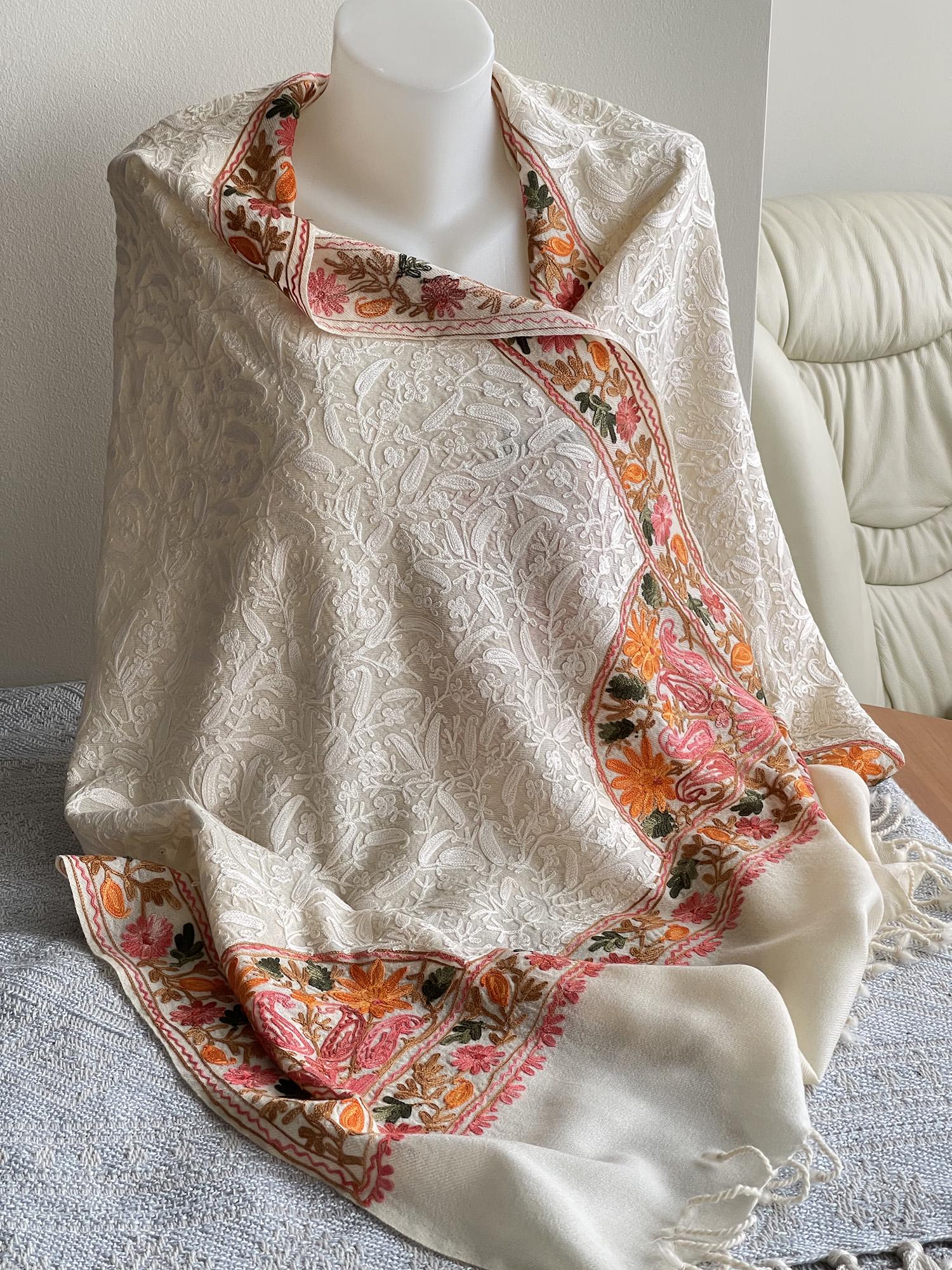 Шаль кашемировая Silk Route a-2338 с вышивкой 200х70 см Белый