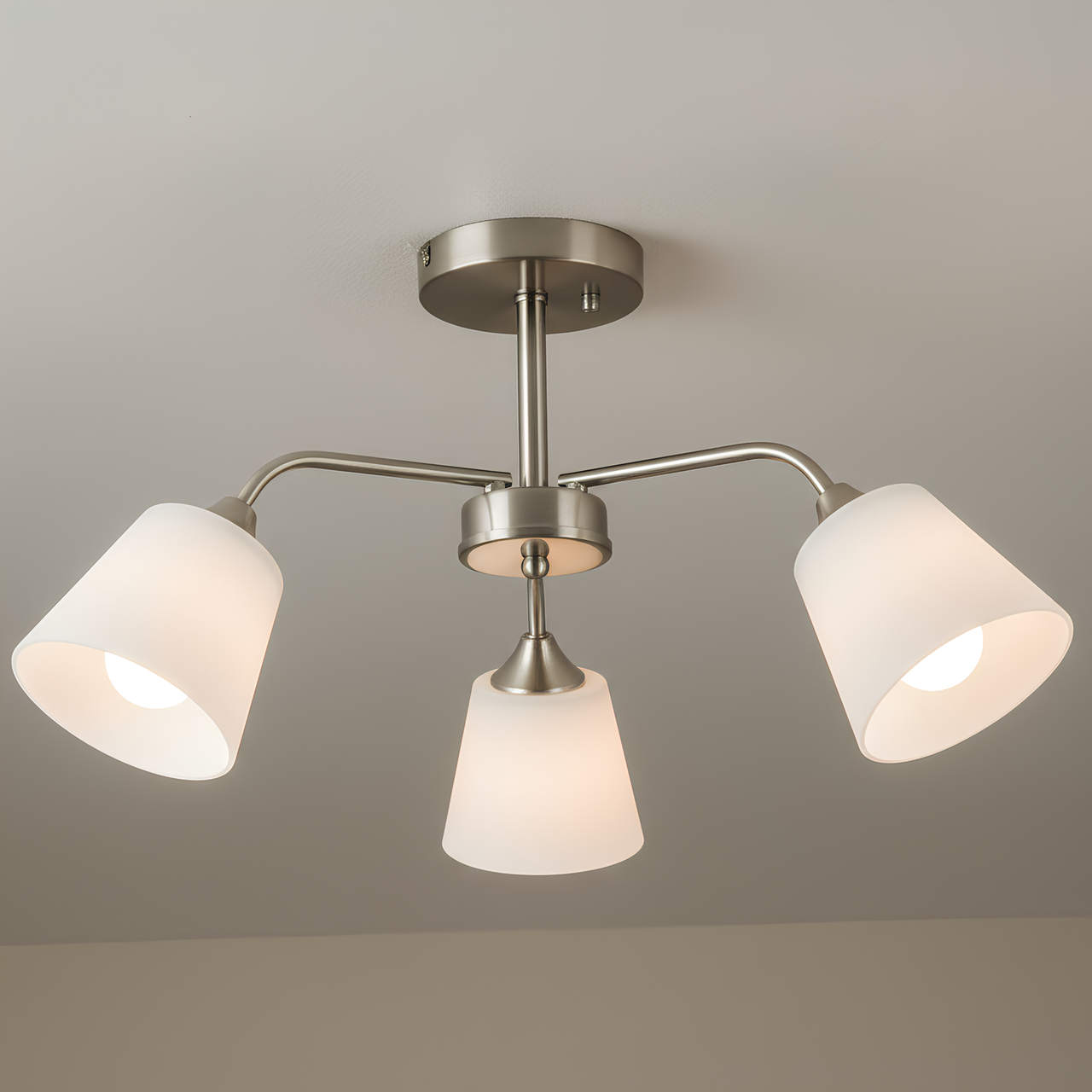 Люстра Valeso в классическом стиле на три плафона под лампу Е27 Никель (B N6599/3 SN)