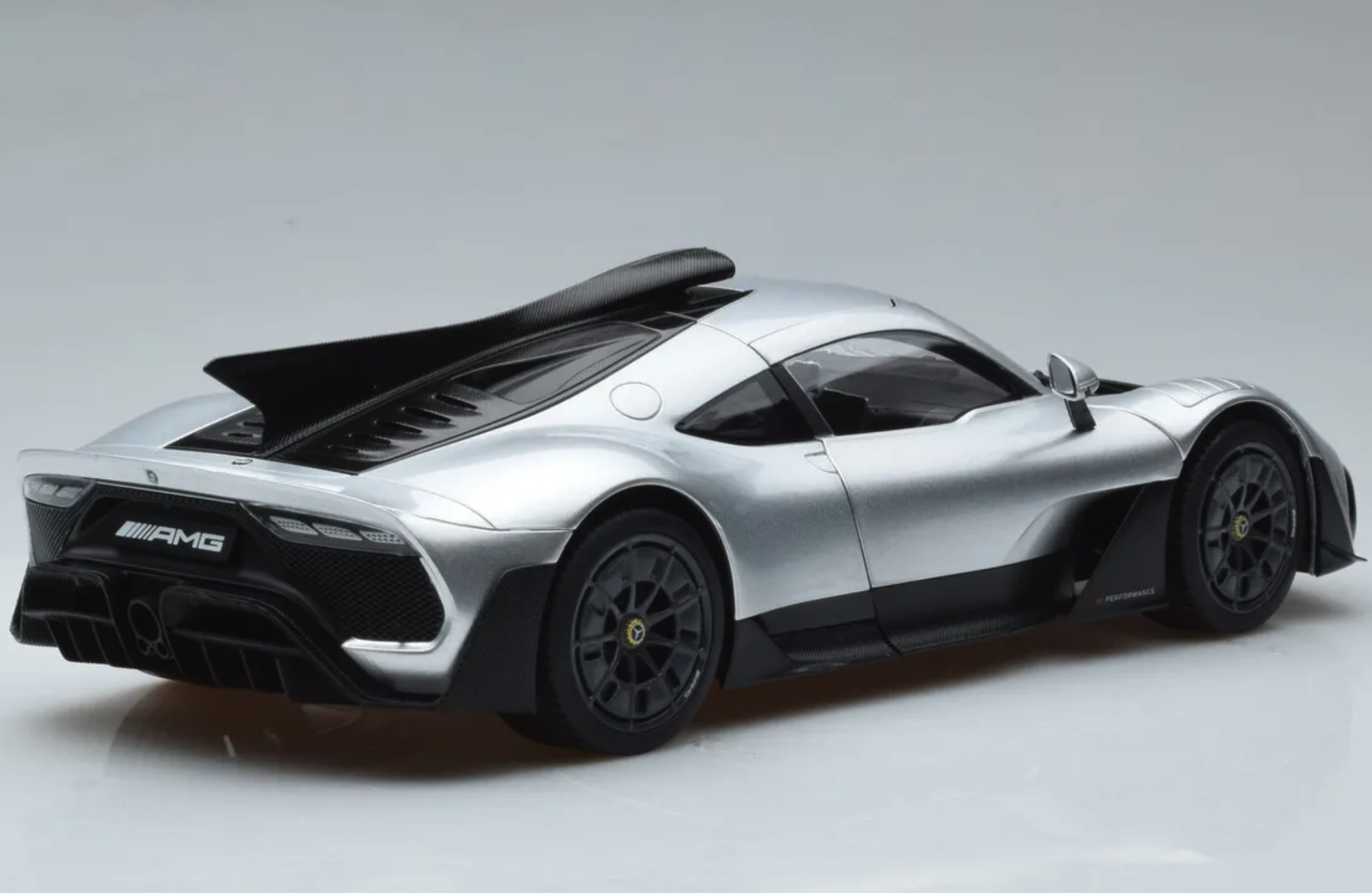 Модель автомобиля Mercedes-AMG ONE C298 Hightech 1:18 Silver (B66961043) - фото 3