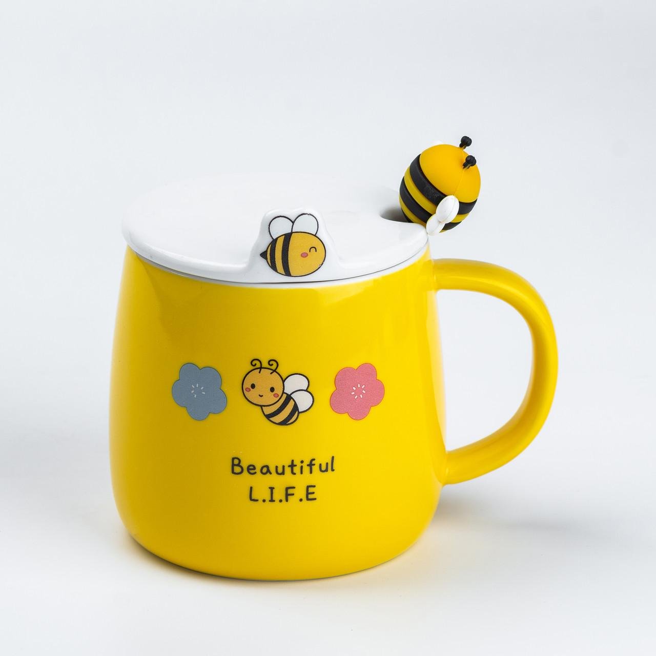 Чашка керамічна Bee beautiful life з кришкою та ложкою 450 мл (HP7199Y) - фото 1