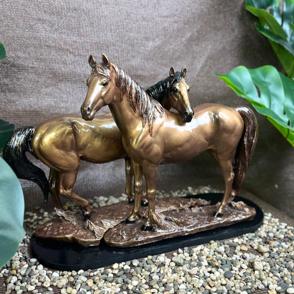 Комплект декоративных статуэток Две лошади на подставке 27x40x13 см Бронзовый (4496)