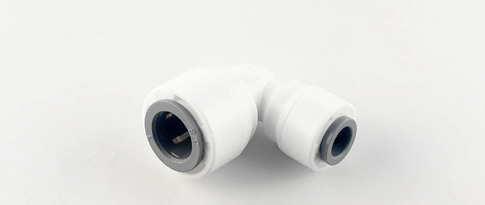 Фитинг угловой 1818-C/4UE6 трубка-трубка 3/8"-1/4" (66778801463) Фитинг угловой 1818-C/4UE6 трубка-трубка 3/8"-1/4" (66778801463)