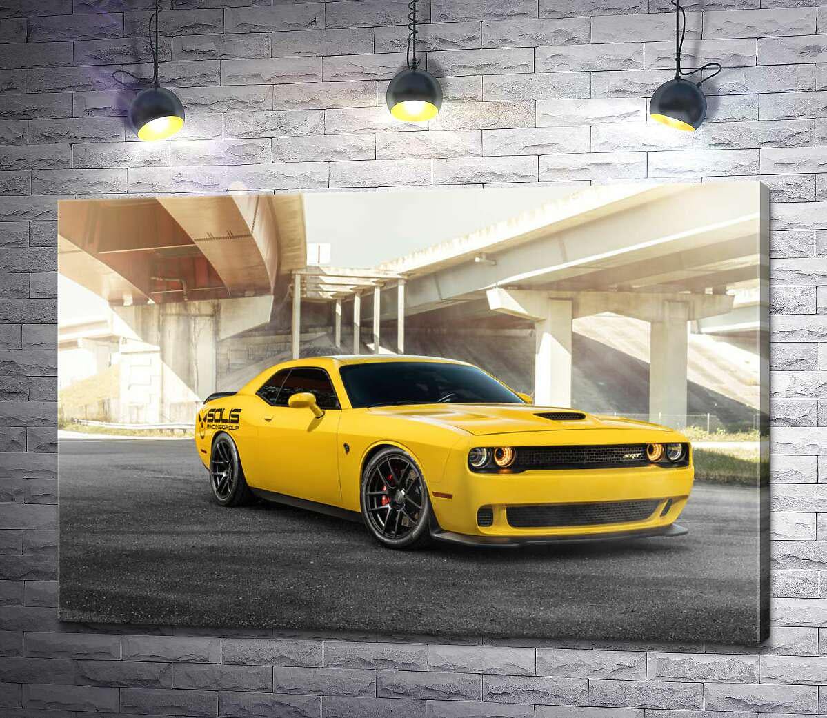 Картина ArtPoster Желтый автомобиль Dodge Challenger Hellcat остановился под мостом 130x87 см Модуль №1 (001230)
