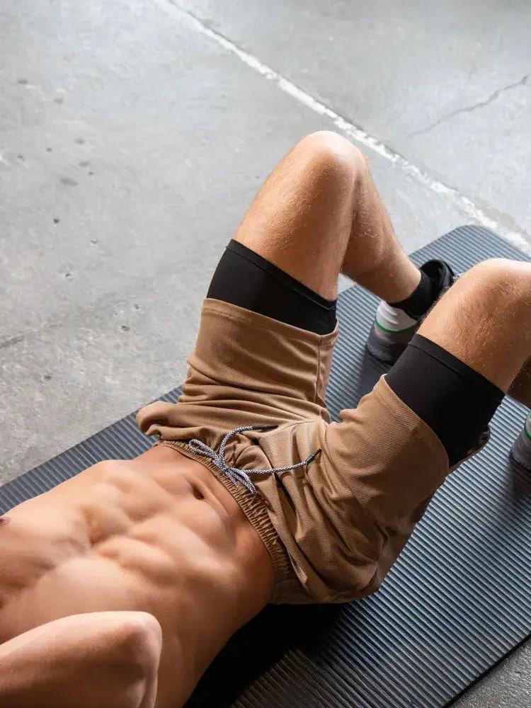 Шорты спортивные мужские для бега тренировок и фитнеса с карманом с черными тайтсами М Бежевый (10007M) - фото 9 Шорты спортивные мужские для бега тренировок и фитнеса с карманом с черными тайтсами М Бежевый (10007M) - фото 9