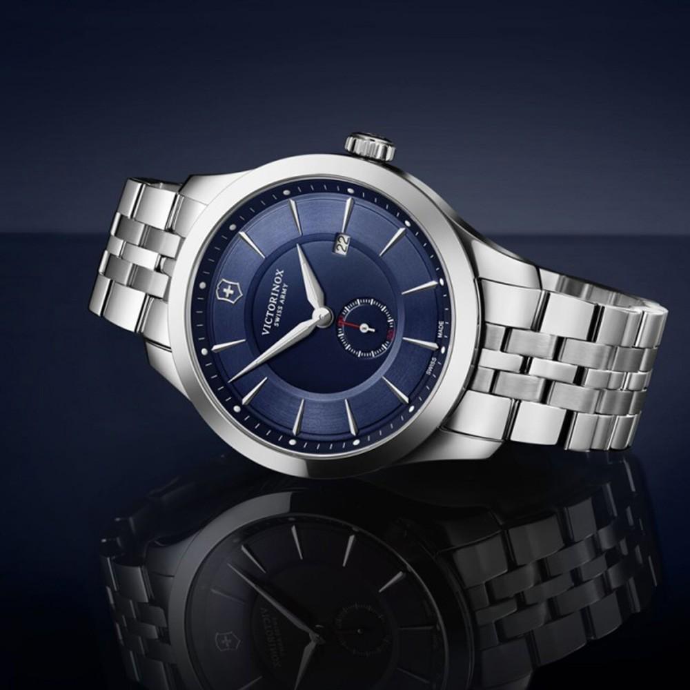 Наручний годинник чоловічий Victorinox Swiss Army Alliance Large кварцевий Silver (V241763.1 + ніж V.10158) - фото 6 Наручний годинник чоловічий Victorinox Swiss Army Alliance Large кварцевий Silver (V241763.1 + ніж V.10158) - фото 6