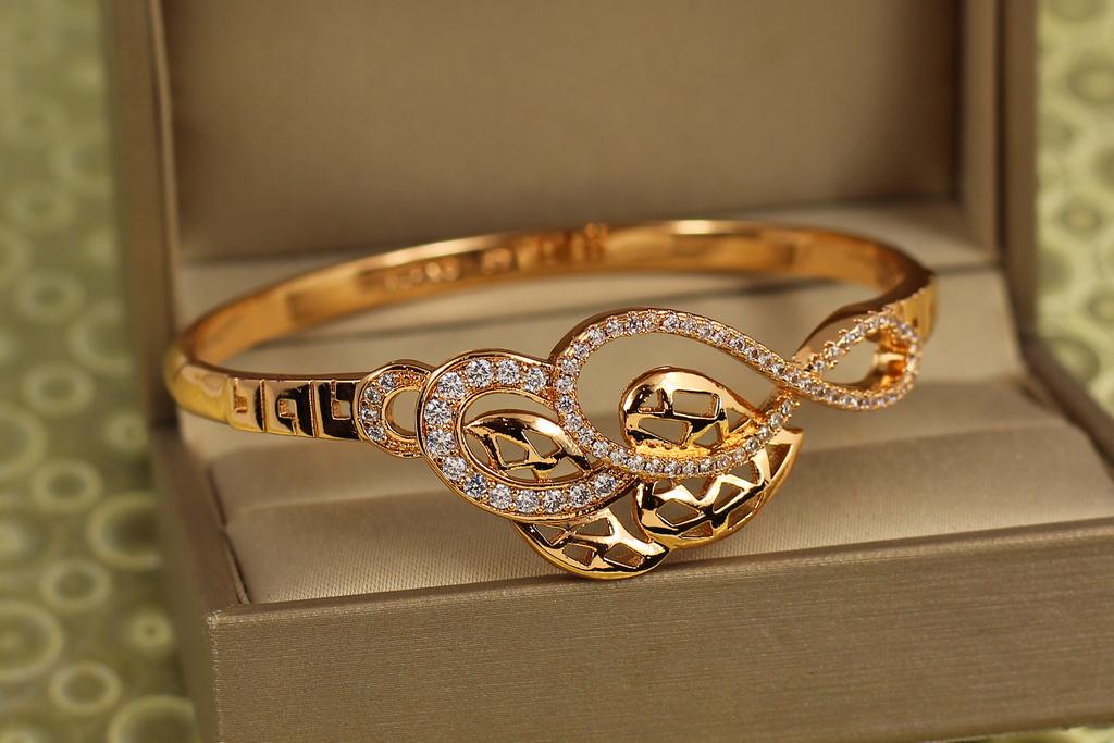 Браслет бенгл Xuping Jewelry Мелодия от 16 см до 18 см Золотистый (30462029)