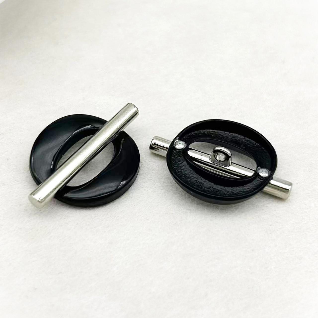 Пуговица Oval stripe LuxFabric на ножке металл 21х15 мм 1 шт. Серебристый/Черный (ПВ2115о06)