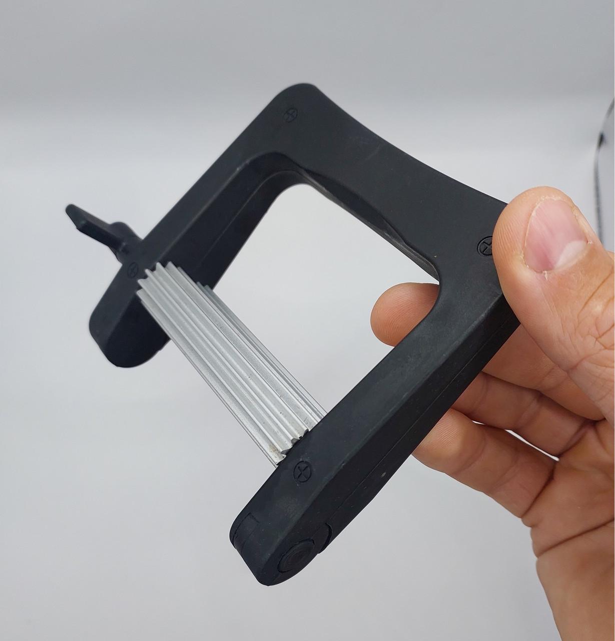 Пресс для выдавливания краски из тюбика ДенІС professional из прочного пластика Черный (1453070098) - фото 4 Пресс для выдавливания краски из тюбика ДенІС professional из прочного пластика Черный (1453070098) - фото 4