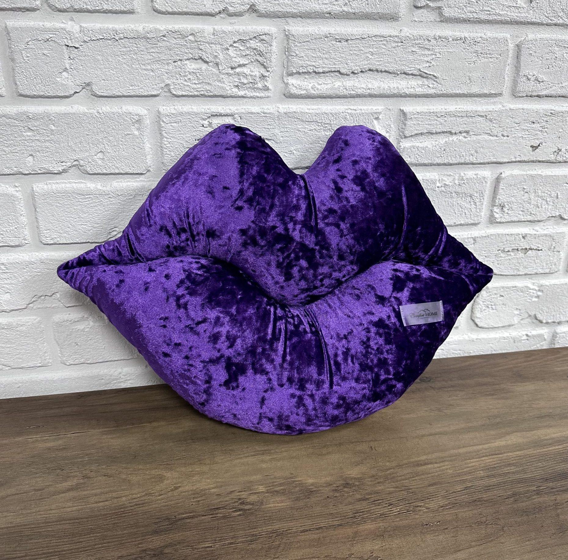 Подушка Comfort Home Губы велюровая мраморная 35x50 см