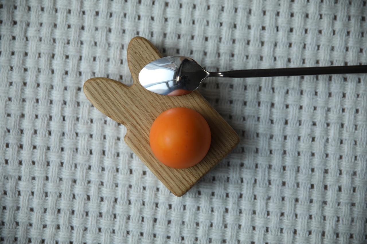 Подставка из дерева ясеня для 1 крашанки Ушки 6,5х11х2,5 см (WDE-3.1)