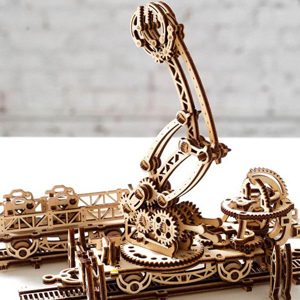 3D пазл механічний UGEARS «Маніпулятор на рейках» - фото 3 3D пазл механічний UGEARS «Маніпулятор на рейках» - фото 3