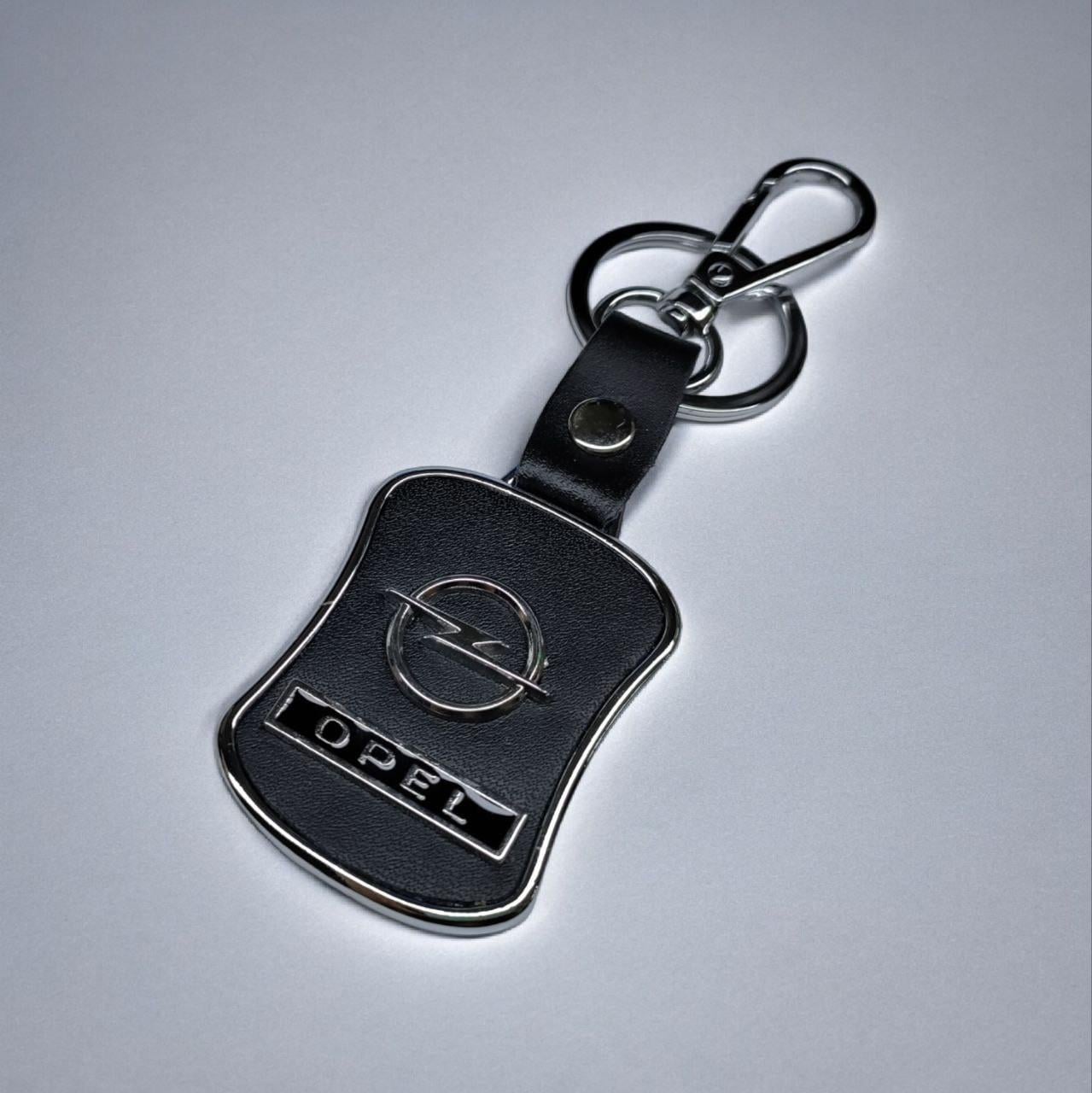 Брелок с логотипом авто Opel металлический со вставками натуральной кожи карабин с кольцом (2229617009)