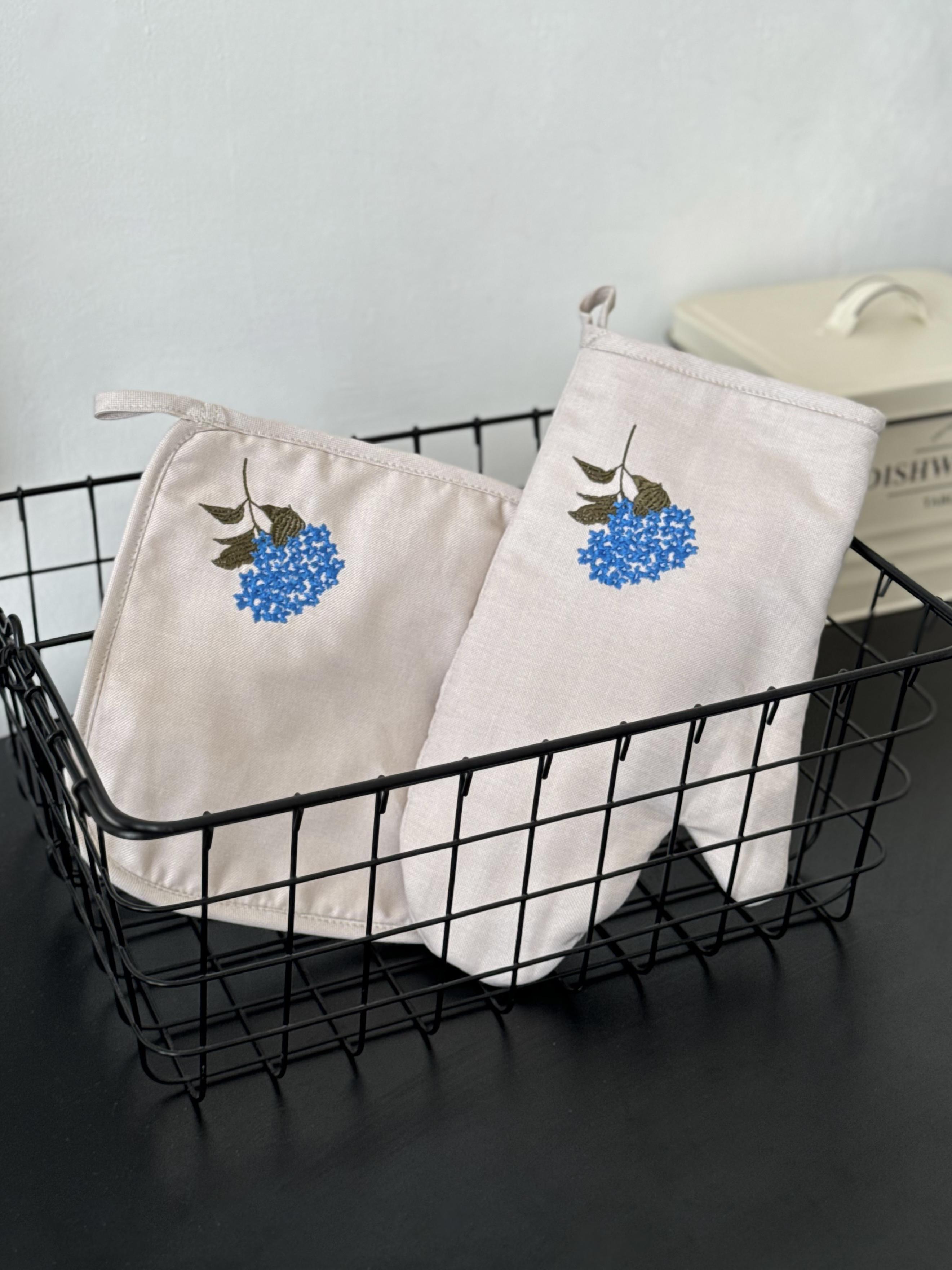 Набор перчатка с прихваткой с вышивкой Голубая гортензия (29841097) - фото 6 Набор перчатка с прихваткой с вышивкой Голубая гортензия (29841097) - фото 6