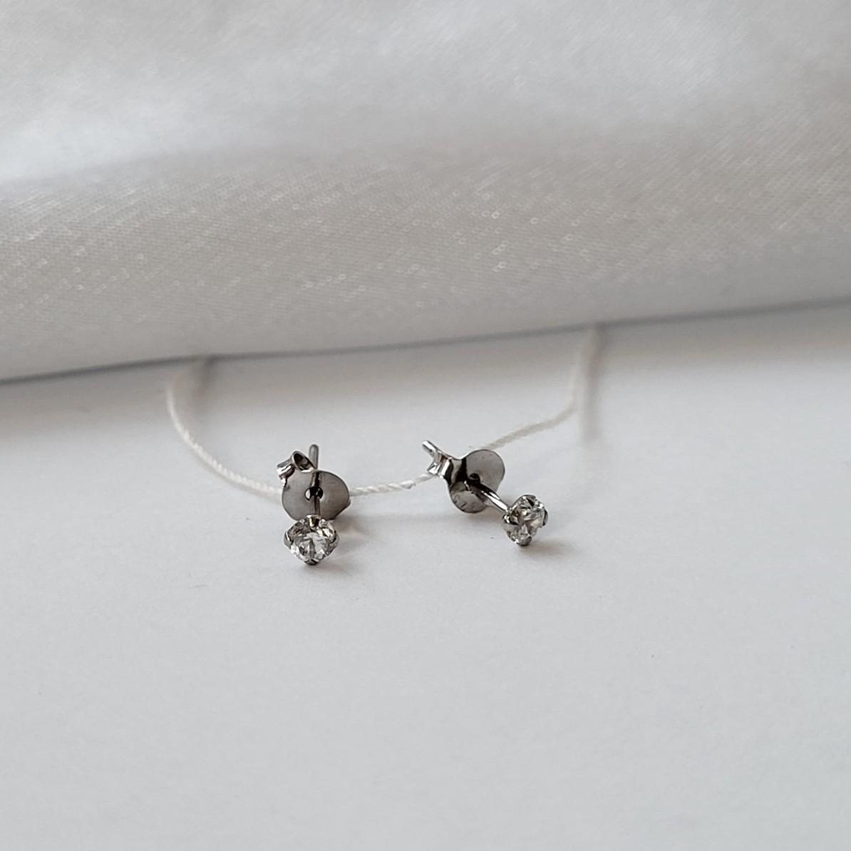 Серьги с белым камнем из серебра 3 мм 925 проба 0,30 г (с2ф/601)