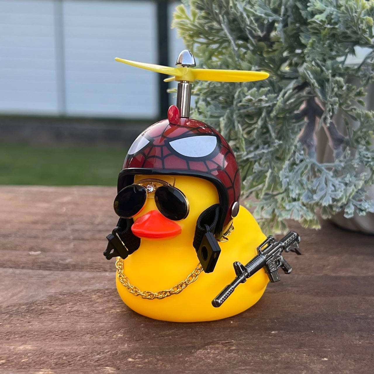 Утка человек паук в очках с оружием на торпеду в авто (DC006)