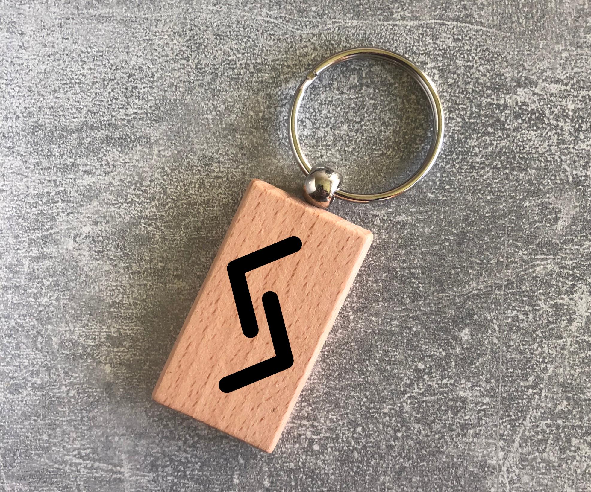 Брелок деревянный с руной Старшого футарк "Йер" (15010108012)