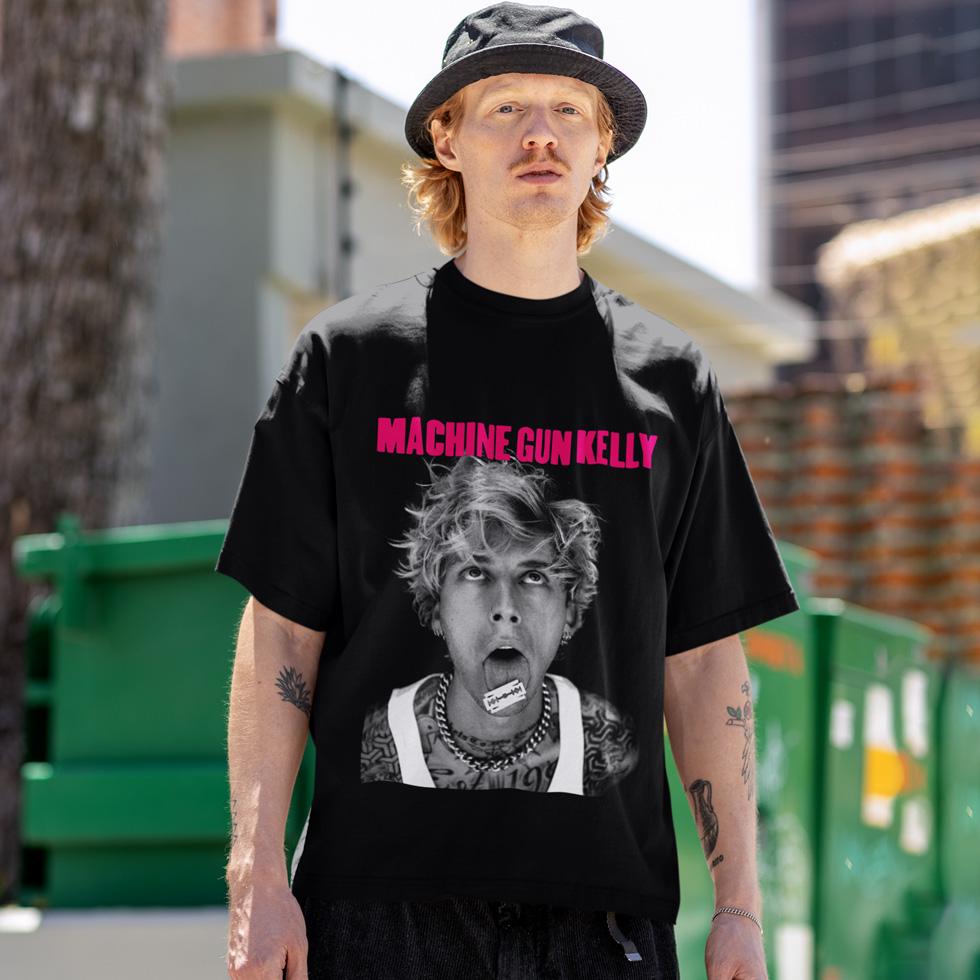 Футболка унисекс Machine Gun Kelly Razor Blade 4XL Черный (00000010698)