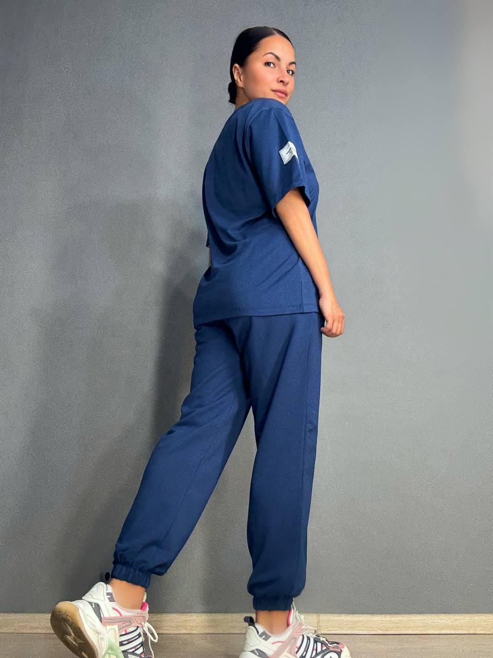 Костюм женский CAPPITONE 101212 футболка и брюки джоггеры со швом S Темно-синий (1689) - фото 3 Костюм женский CAPPITONE 101212 футболка и брюки джоггеры со швом S Темно-синий (1689) - фото 3