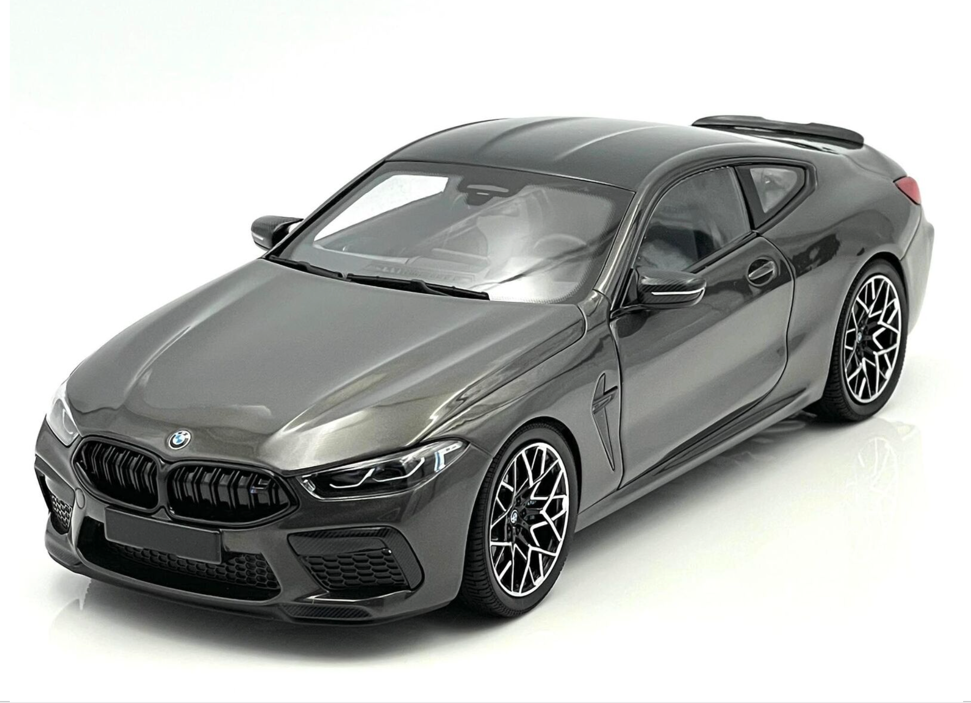 Модель автомобиля 1:18 BMW M8 Competition Coupe F92 2020 Grey Metallic (110029022)