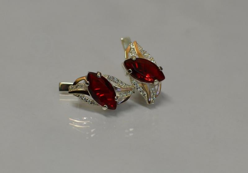 Серебряные серьги Sil с золотыми пластинами 114s-11 Гранат (Sil-843)