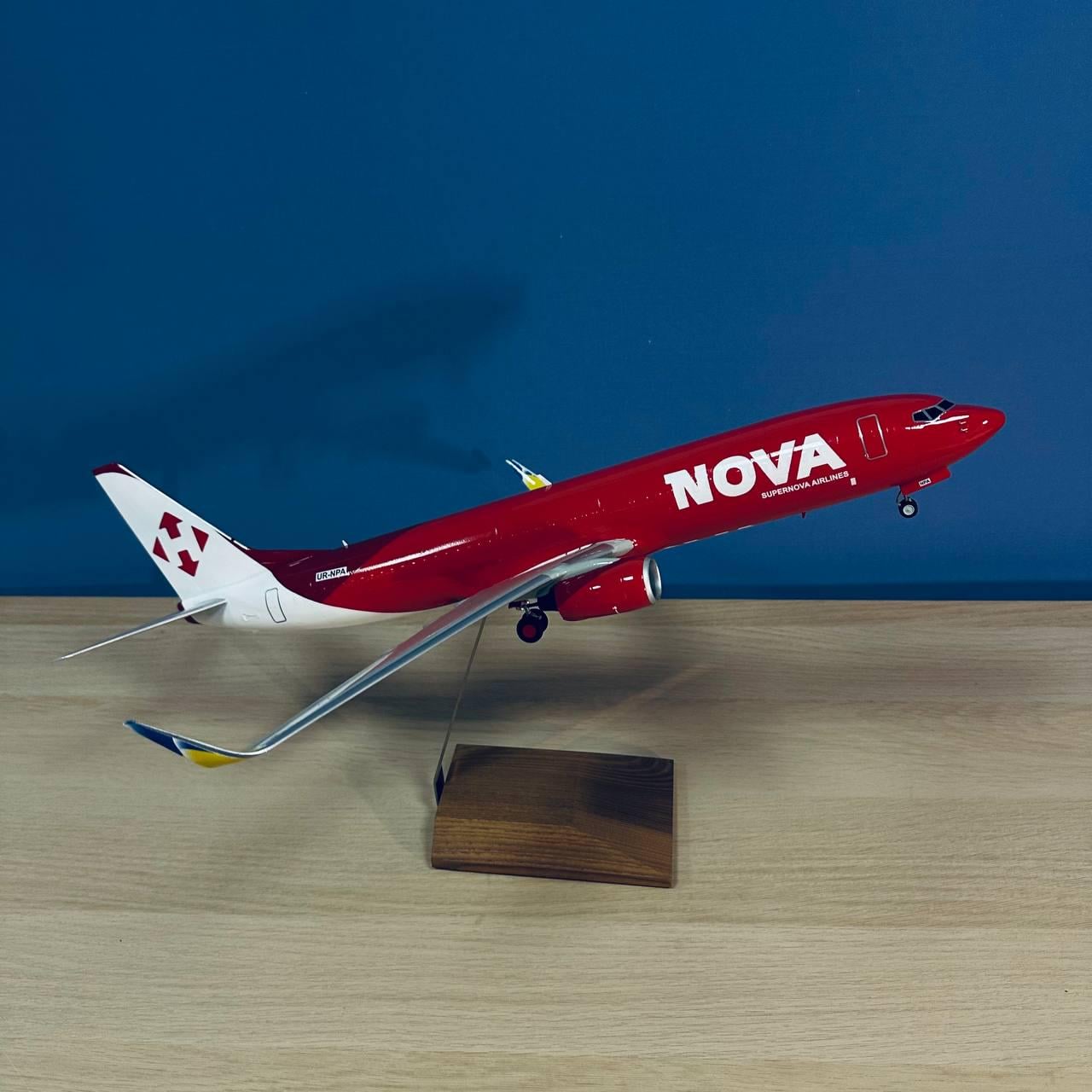 Модель літака Boeing 737-800 Nova Post UR-NPA 1:72 (721015)