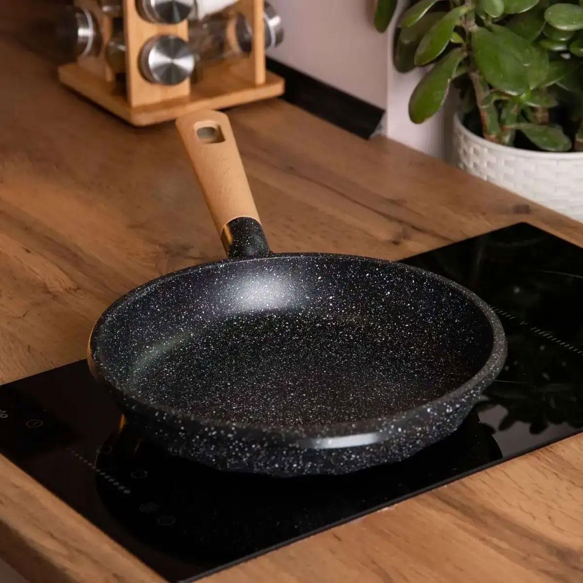 Сковорода алюмінієва MGC з мармуровим покриттям антипригарним Ø 28 см 2,8 л Чорний (2358506295) - фото 2 Сковорода алюмінієва MGC з мармуровим покриттям антипригарним Ø 28 см 2,8 л Чорний (2358506295) - фото 2