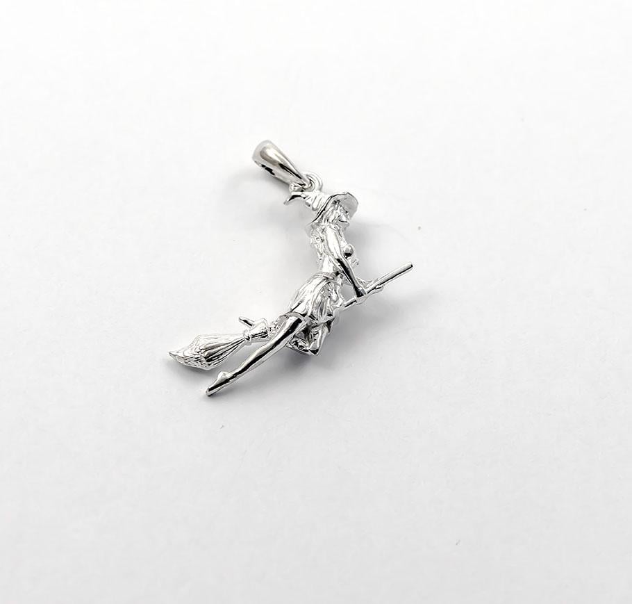 Кулон Maxi Silver 9102 Ведьма на метле (89102)