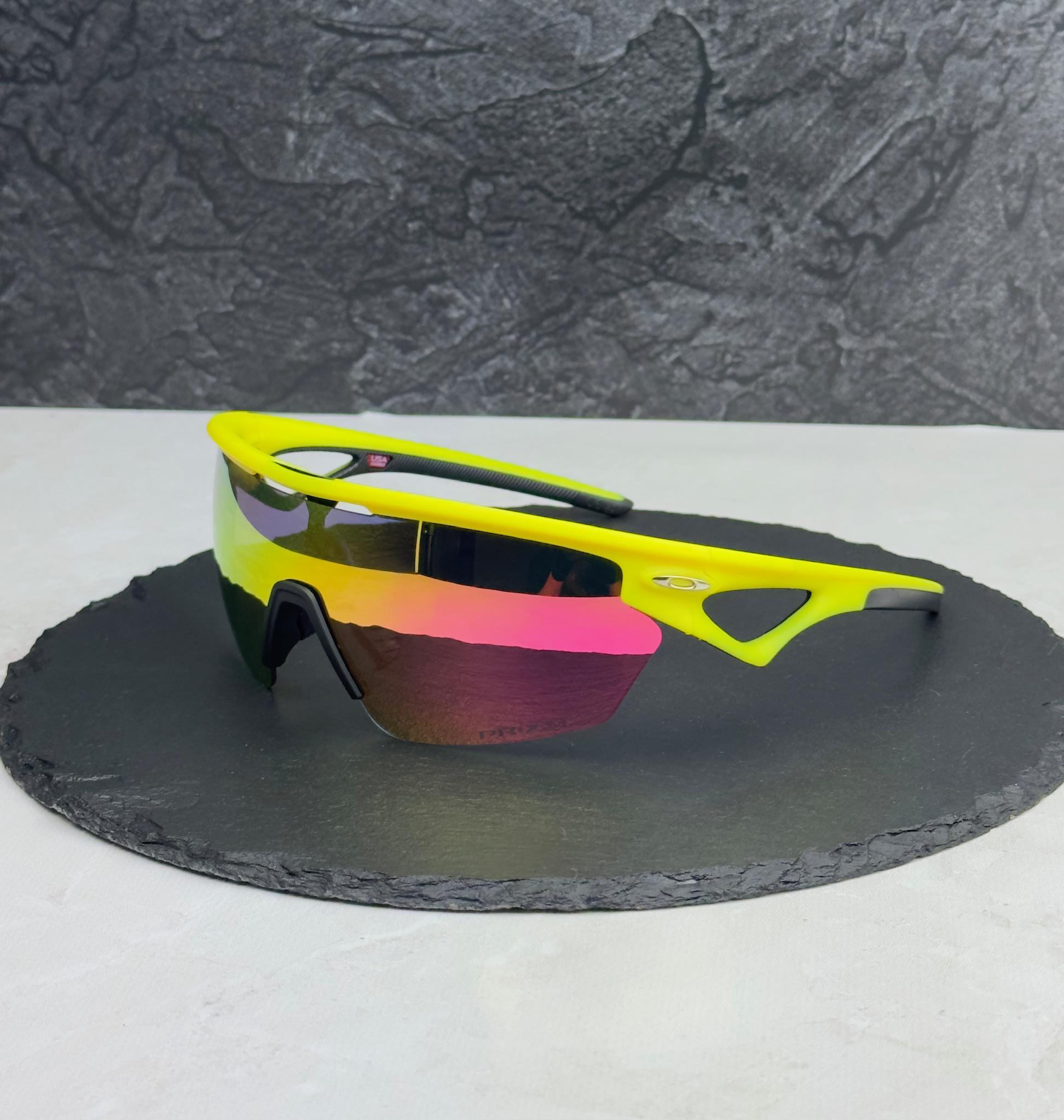 Солнцезащитные очки Oakley Sphaera спортивный щит с линзой Prizm Road мужские Желтый