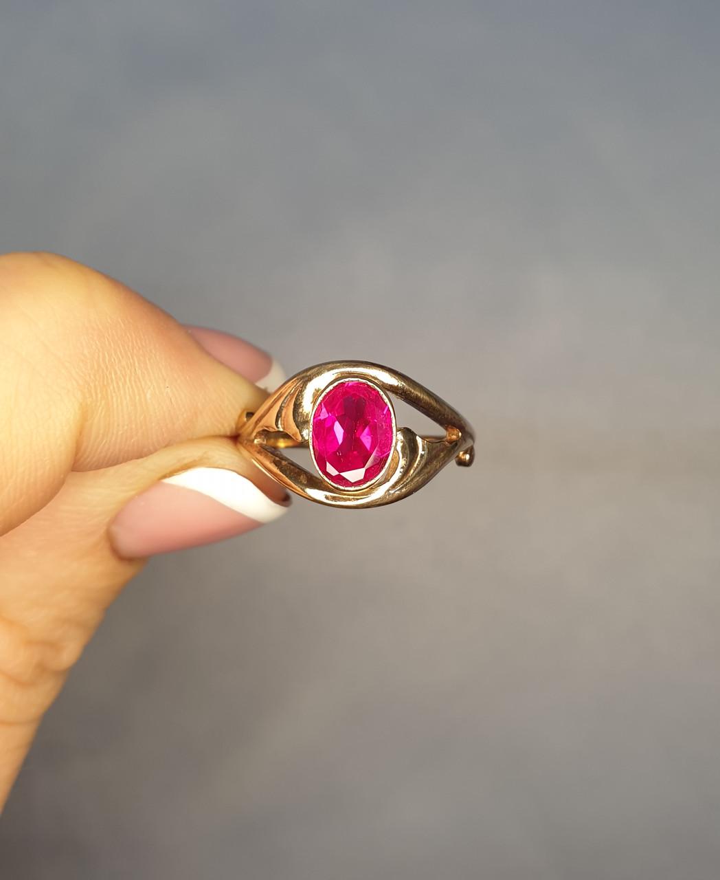 Кольцо позолоченное с корундом р. 17 3,26 г (1438227310)