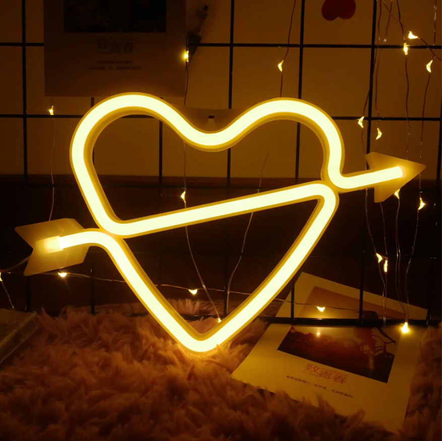 Неоновый светильник сердце со стрелой Love на батарейках/USB 18x28 см Неоновый светильник сердце со стрелой Love на батарейках/USB 18x28 см