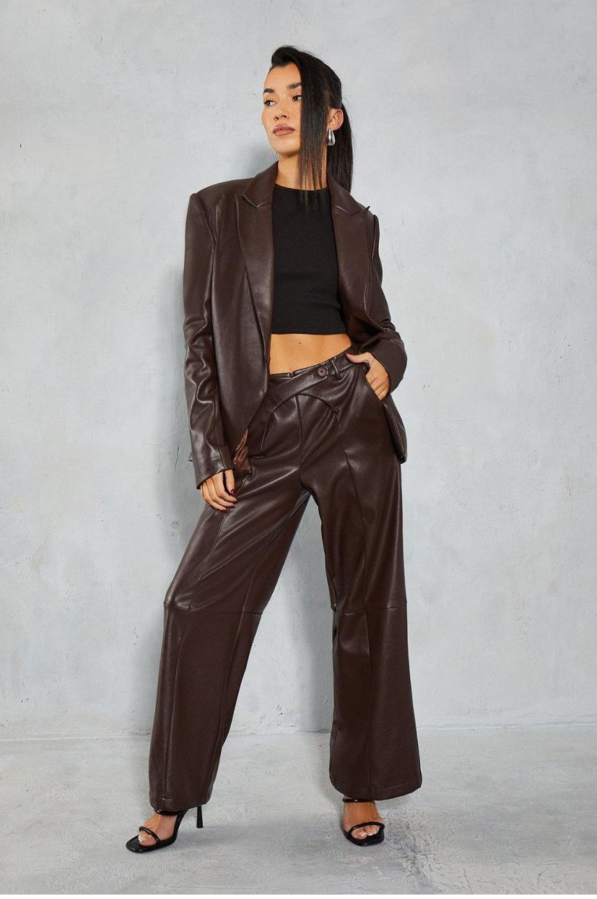 Брюки з екошкіри Misspap утеплені Шоколадний (29439350) - фото 4 Брюки з екошкіри Misspap утеплені Шоколадний (29439350) - фото 4