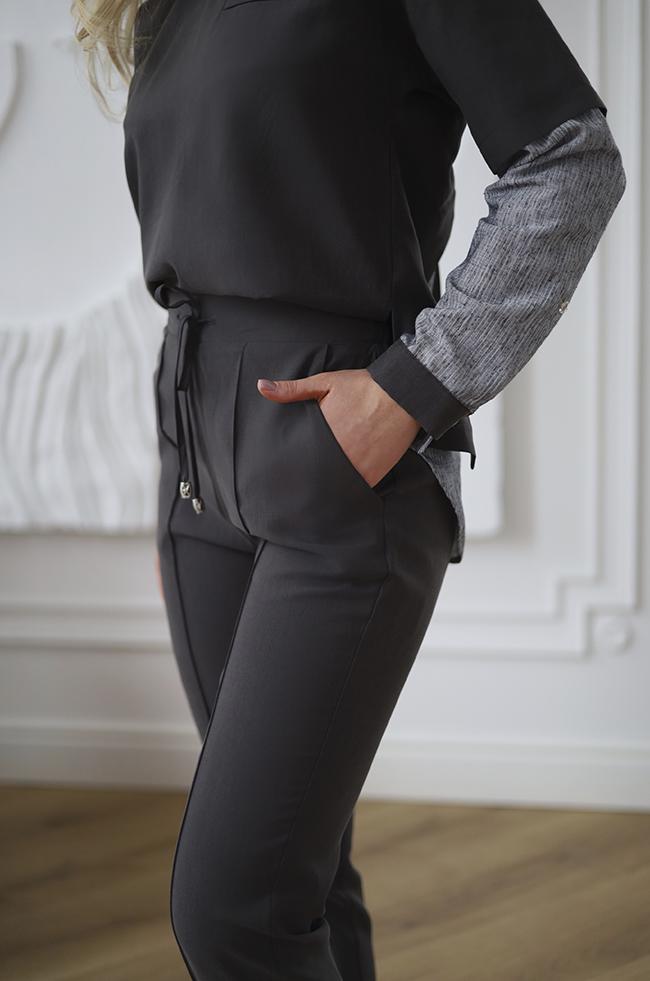 Костюм Lipar 4101 двойка с застежкой на пате р. 48 Графитовый (16907066) - фото 2 Костюм Lipar 4101 двойка с застежкой на пате р. 48 Графитовый (16907066) - фото 2