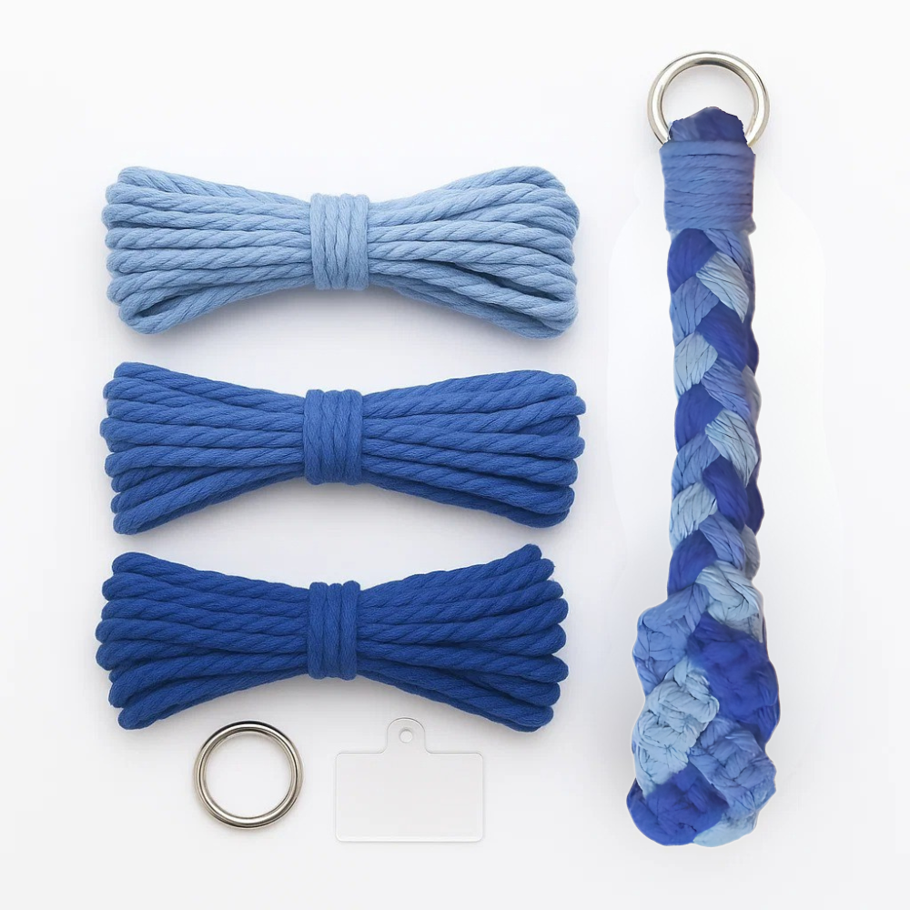 Набор макраме для рукоделия и творчества для ручной вязки и плетения брелока плетеная коса с петлей на руку трехцветный 17,3х3,5 см Синий