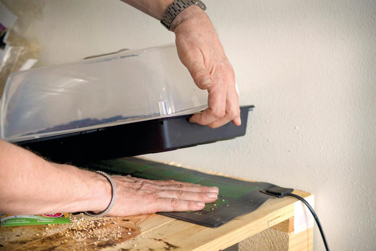 Коврик для подогрева рассады Nelson Garden 22x53 см (400018) - фото 3 Коврик для подогрева рассады Nelson Garden 22x53 см (400018) - фото 3