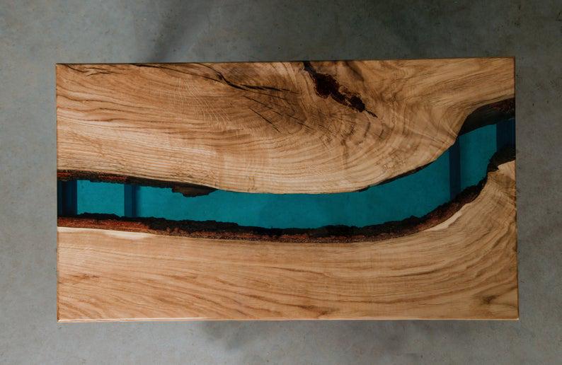 Стіл журнальний річка Бостон дизайнерський з прозорої синій епоксидної смоли та масиву горіха 900х550х440 мм