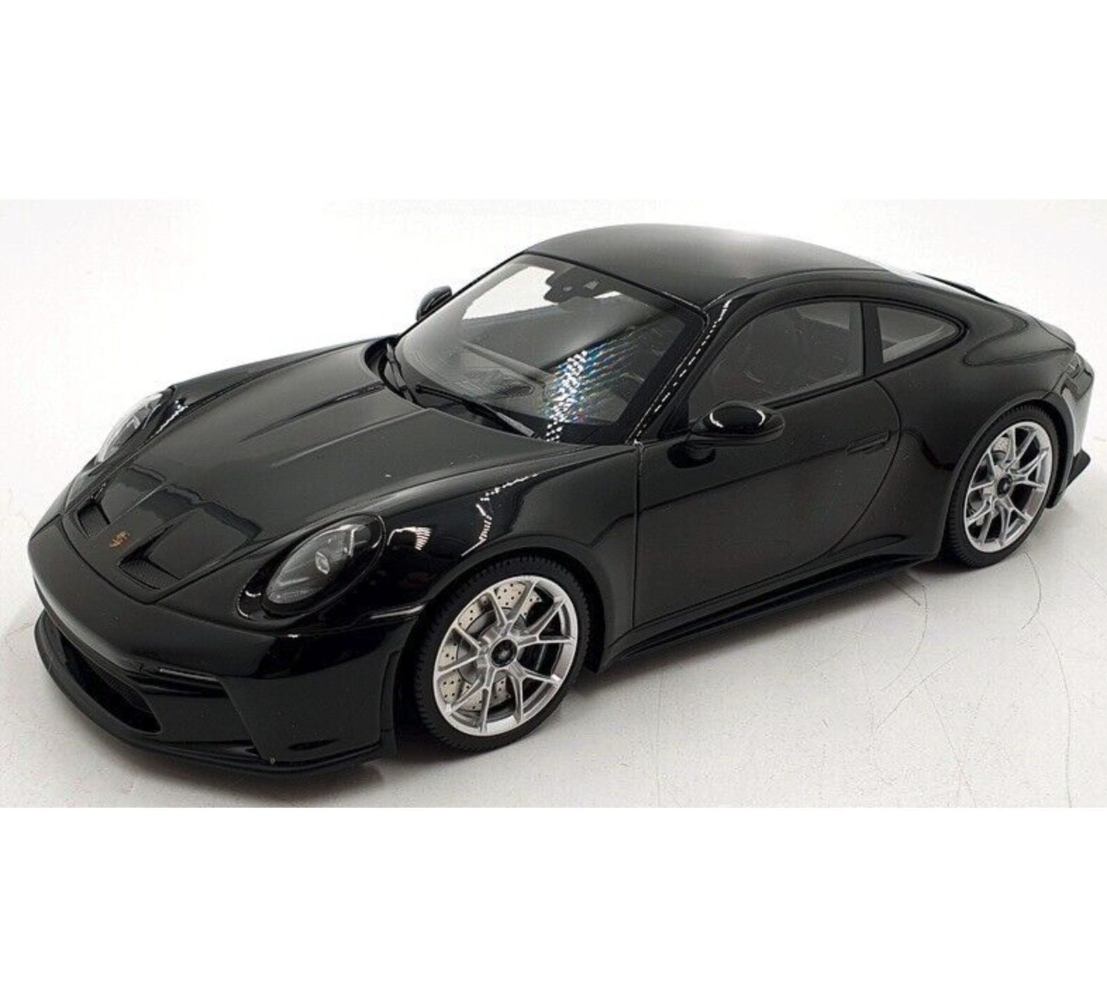 Модель автомобиля Minichamps 1:18 Porsche 911 992 GT3 Touring Black Metallic (117069020)