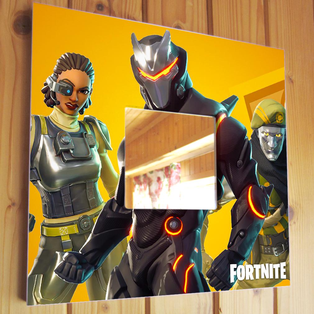 Зеркало декоративное Персонажи игры ''Fortnite'' 260х260 мм (M04419)