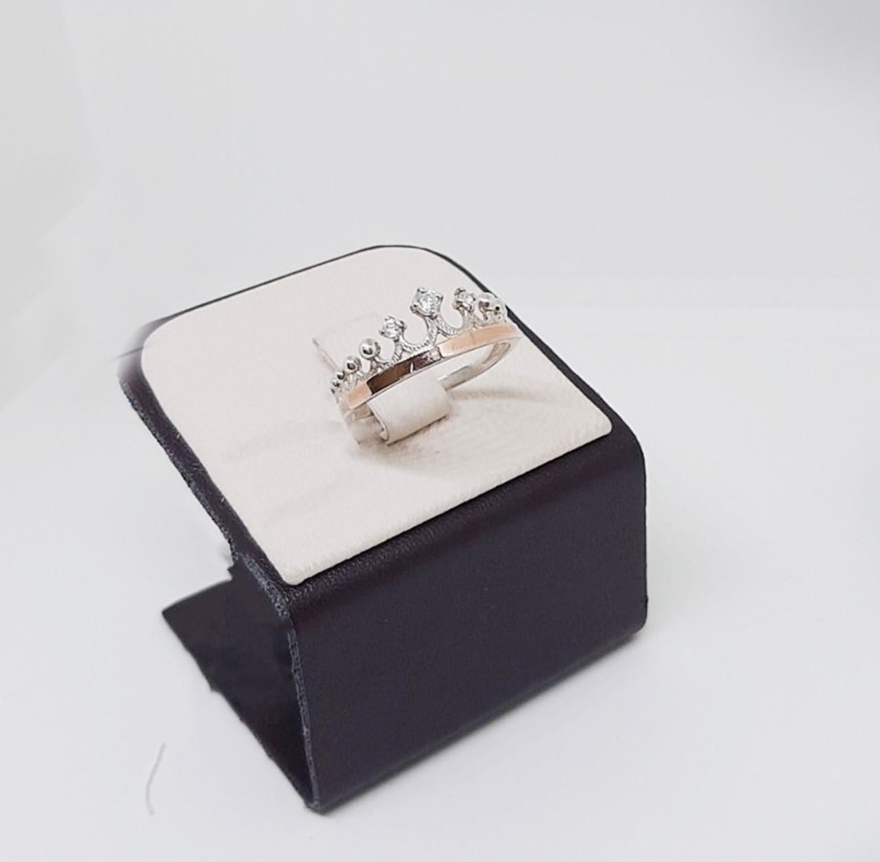 Кольцо серебряное с фианитом и золотыми пластинами р. 17 2,8 г (1598536619)