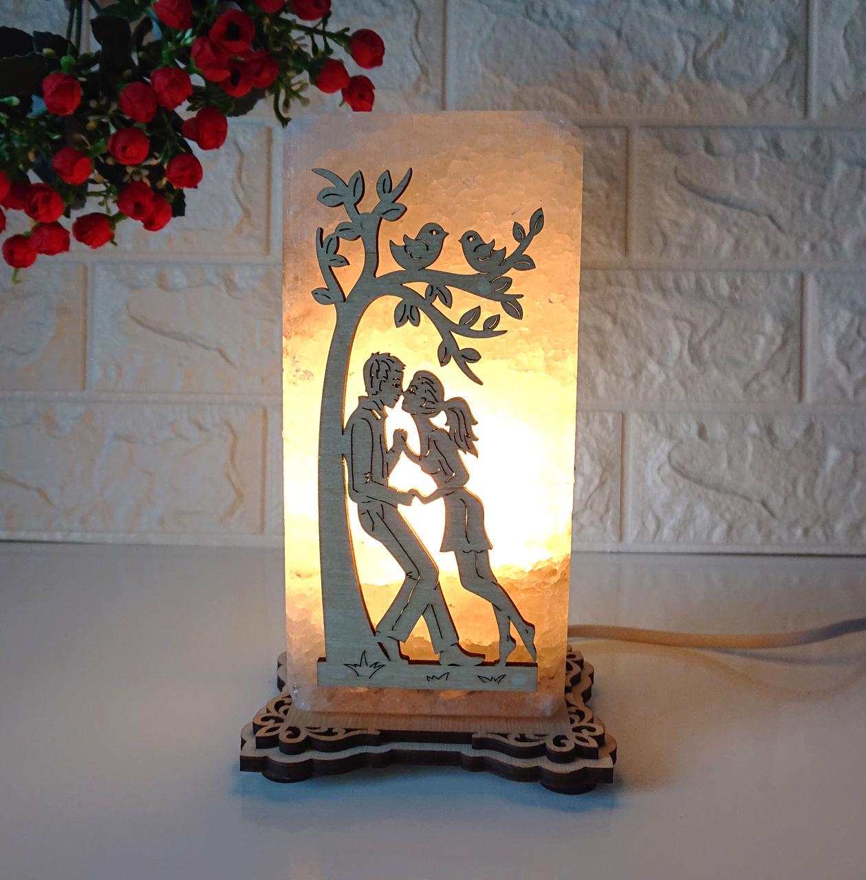 Соляной светильник Пара под деревом (p-0004-y)