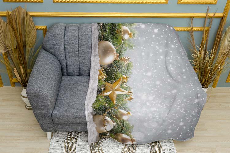 Плед плюшевый Новогодние украшения на снегу однослойный 150х210 см (114630-1)