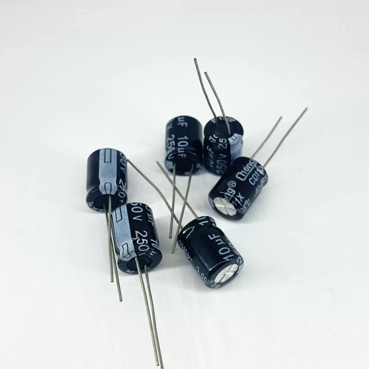 Конденсатори електролітичні ChongX 10 мкф 250V 10x13 мм 105 °C (1947114402)